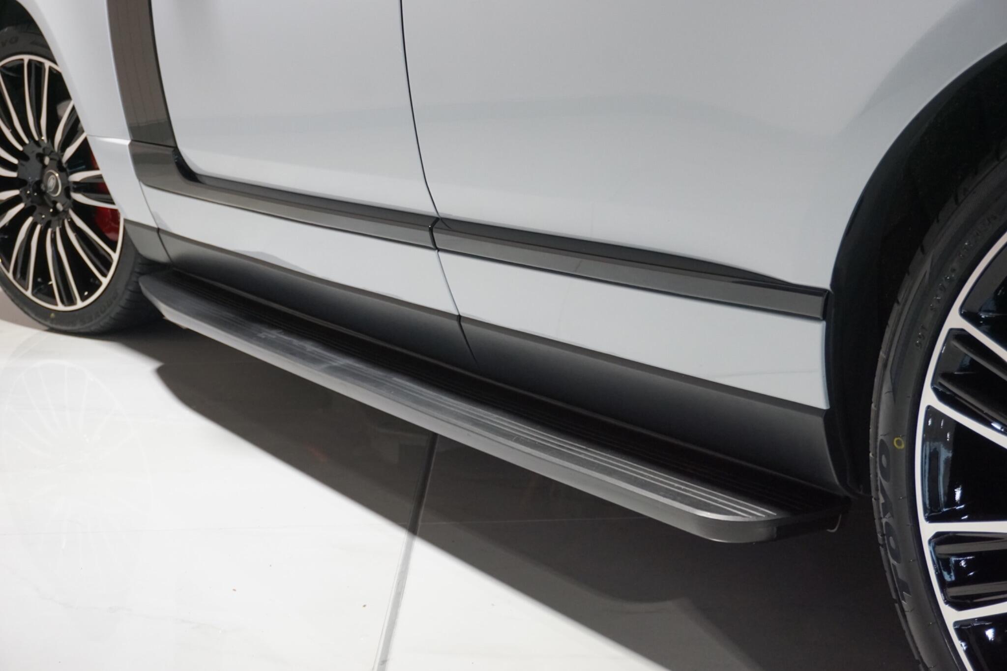 Land Rover Range Rover 2.0 P400e 13.1kWh Vogue SUV 5dr Petrol Plug-in Hybrid Auto 4WD Euro 6 (s/s) (404 ps)